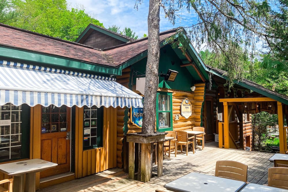 Auberge Alpine Inn
