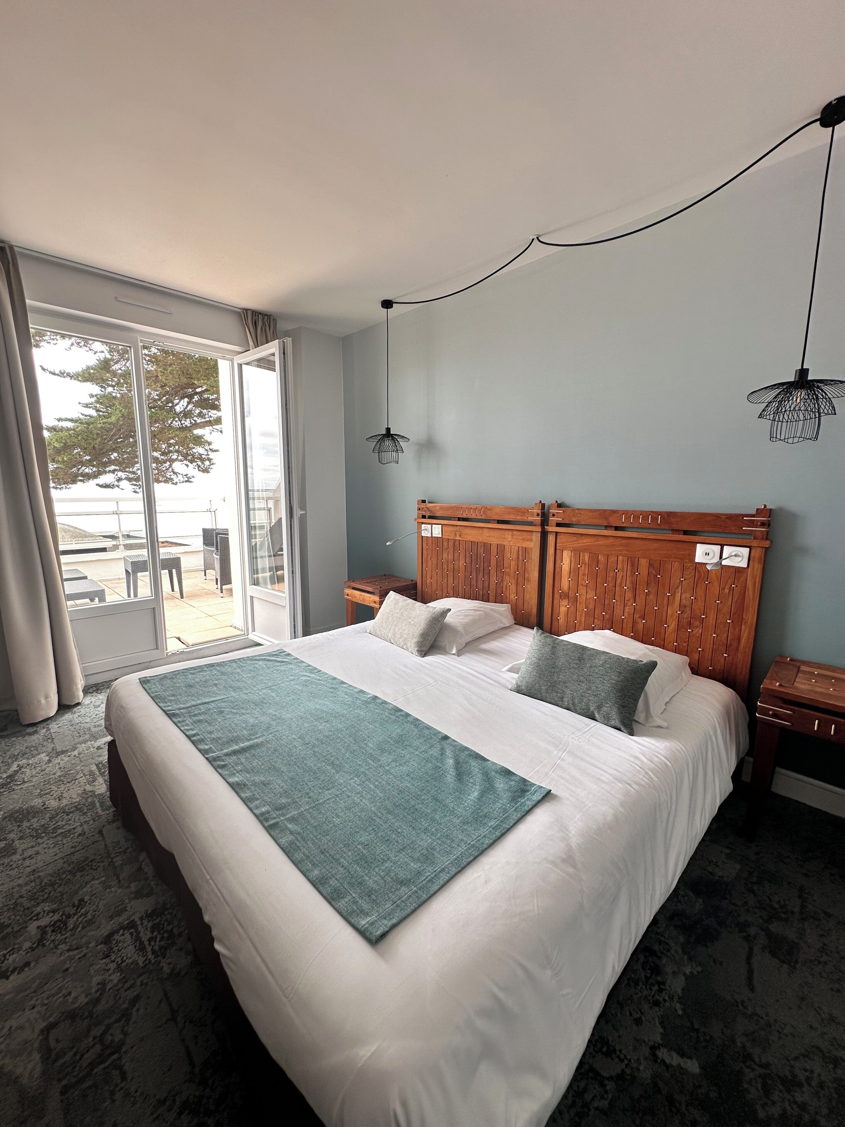 premium room | premium bedding, minibar, in-room safe, desk