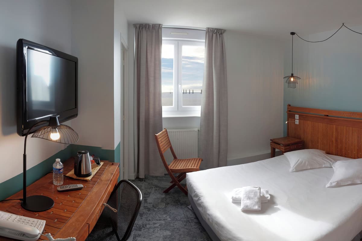 Standard Double Room, 1 Queen Bed, Garden View