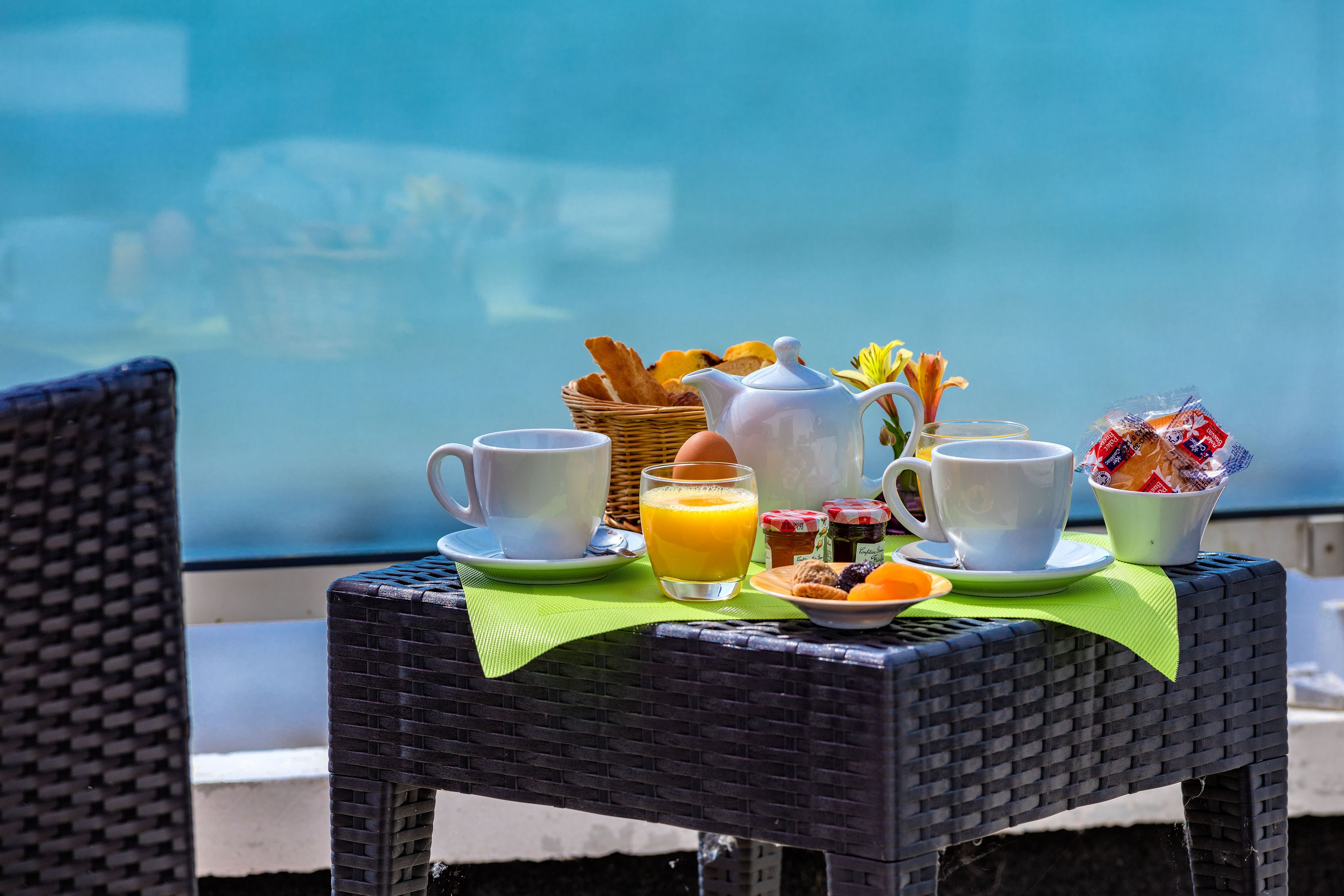 daily buffet breakfast (eur 16 per person)