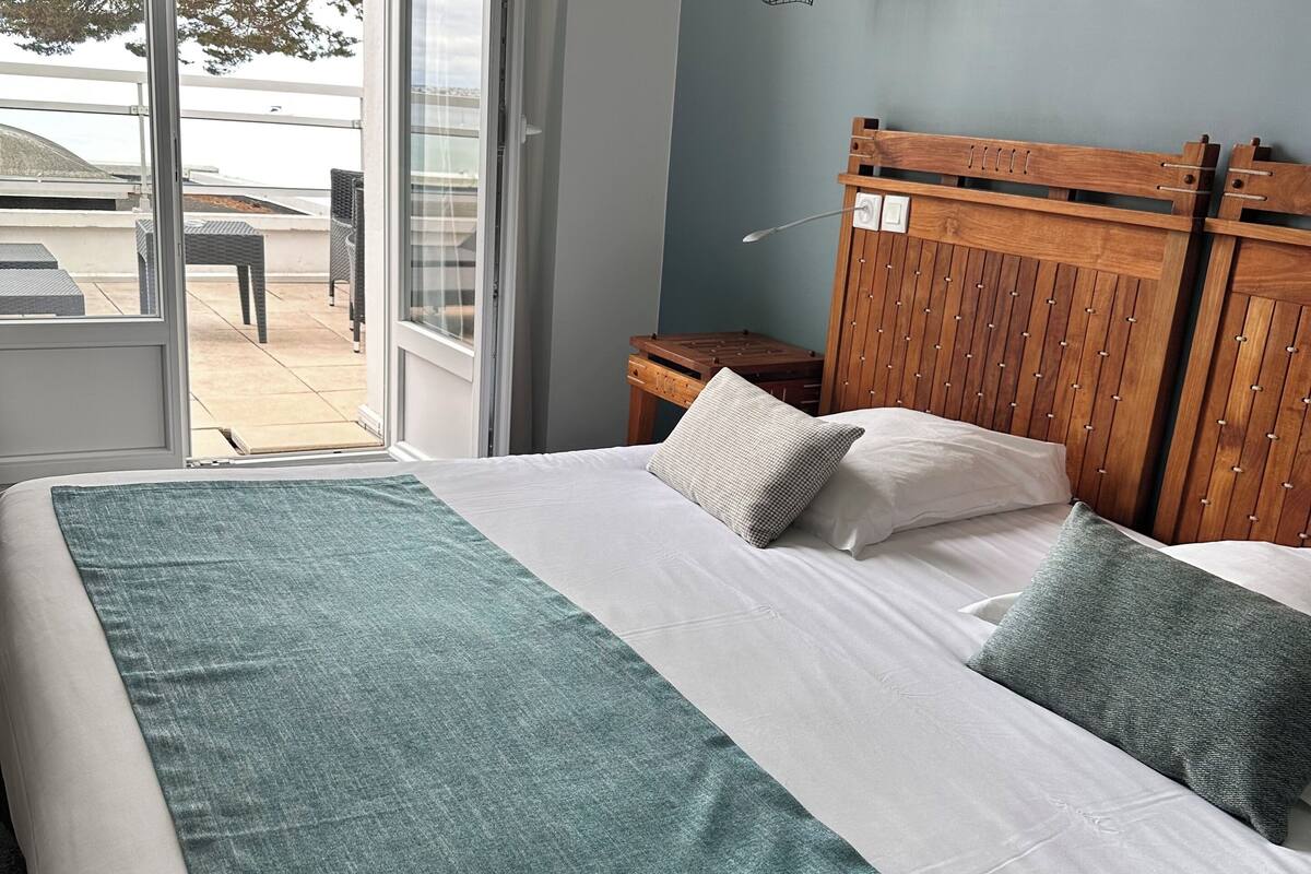 premium room | premium bedding, minibar, in-room safe, desk