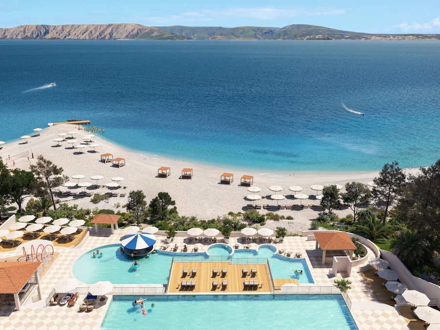 Beach nearby, white sand, sun loungers, beach umbrellas