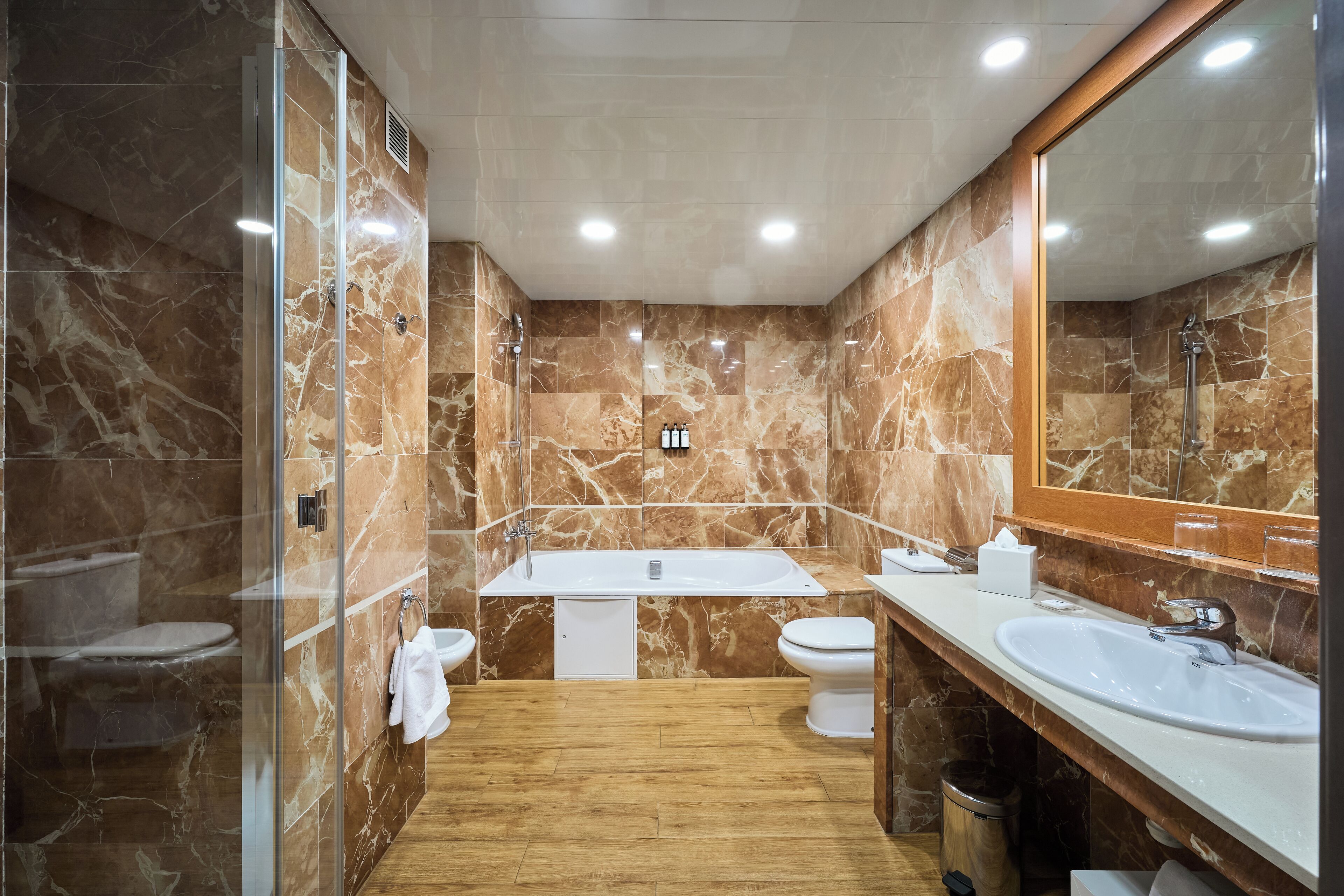 eco-friendly toiletries, hair dryer, towels