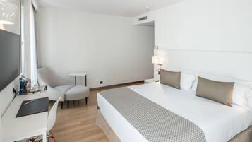 Een minibar, een kluis op de kamer, geluiddichte muren, gratis wifi