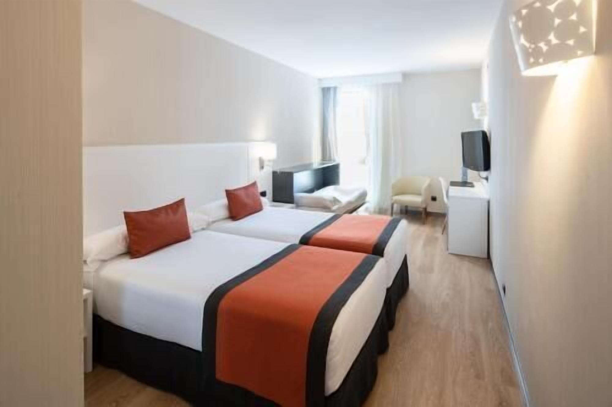 Minibar, in-room safe, soundproofing, free WiFi