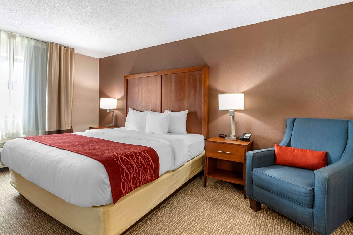 Suite, 1 Tempat Tidur King dengan tempat tidur Sofa, Bebas Asap Rokok | Seprai premium, meja kerja, dan setrika/meja setrika