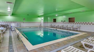 Indoor pool, sun loungers