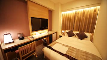 Desk, blackout curtains, free WiFi, bed sheets