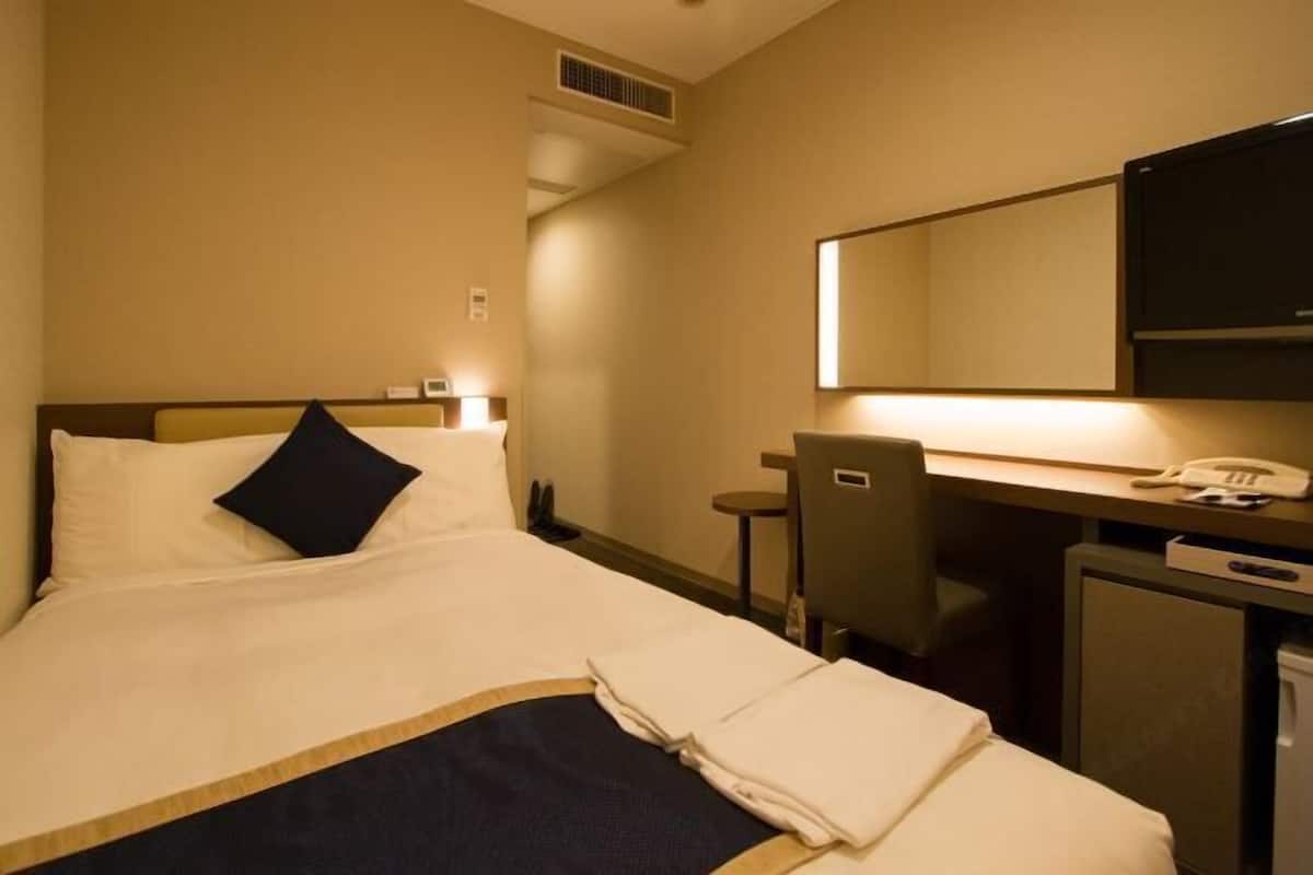 Desk, blackout curtains, free WiFi, bed sheets