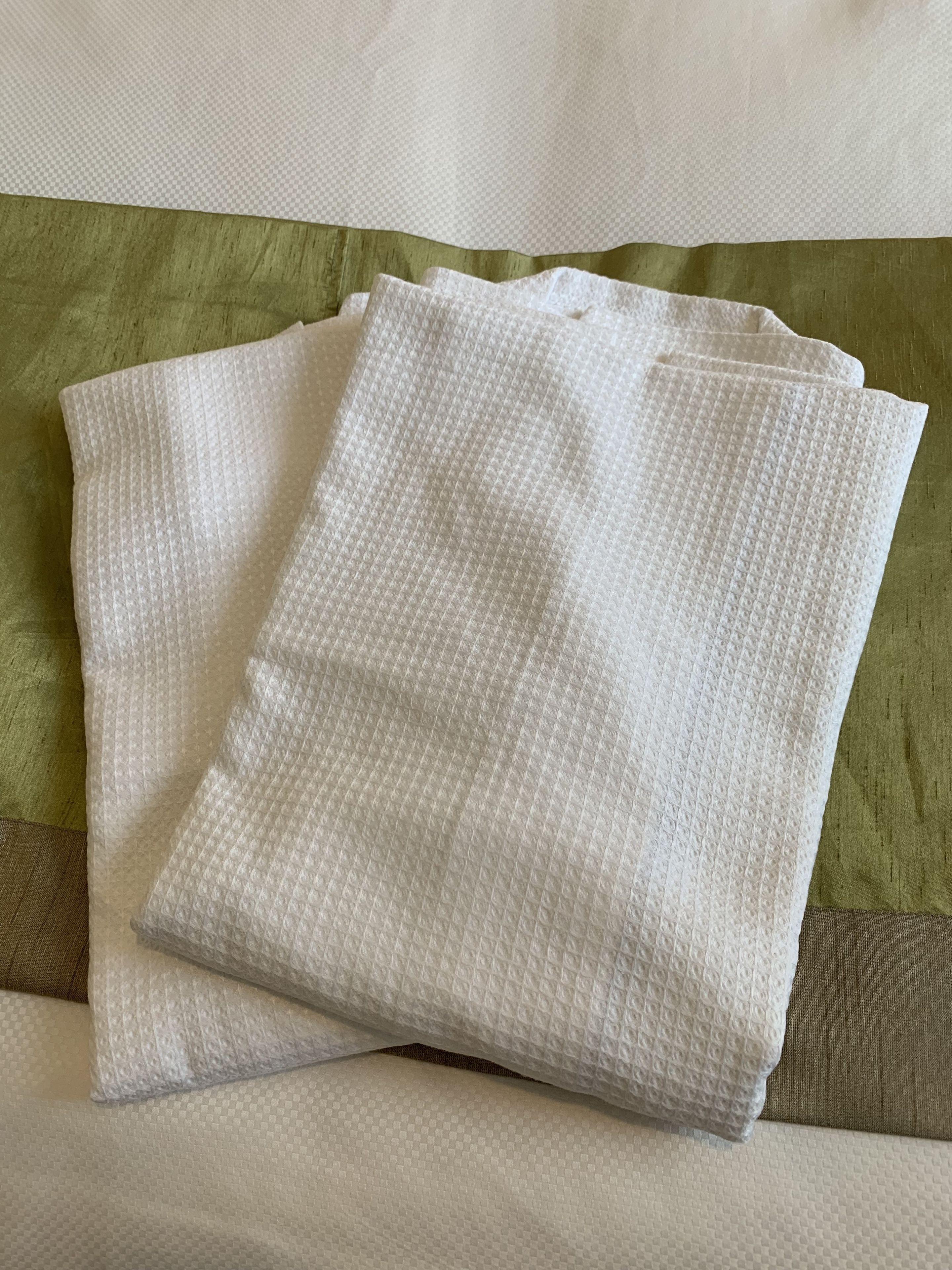 combined shower/bathtub, free toiletries, hair dryer, slippers