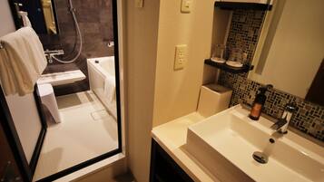 New Building - Club Twin Room, Non-smoking | Bathroom