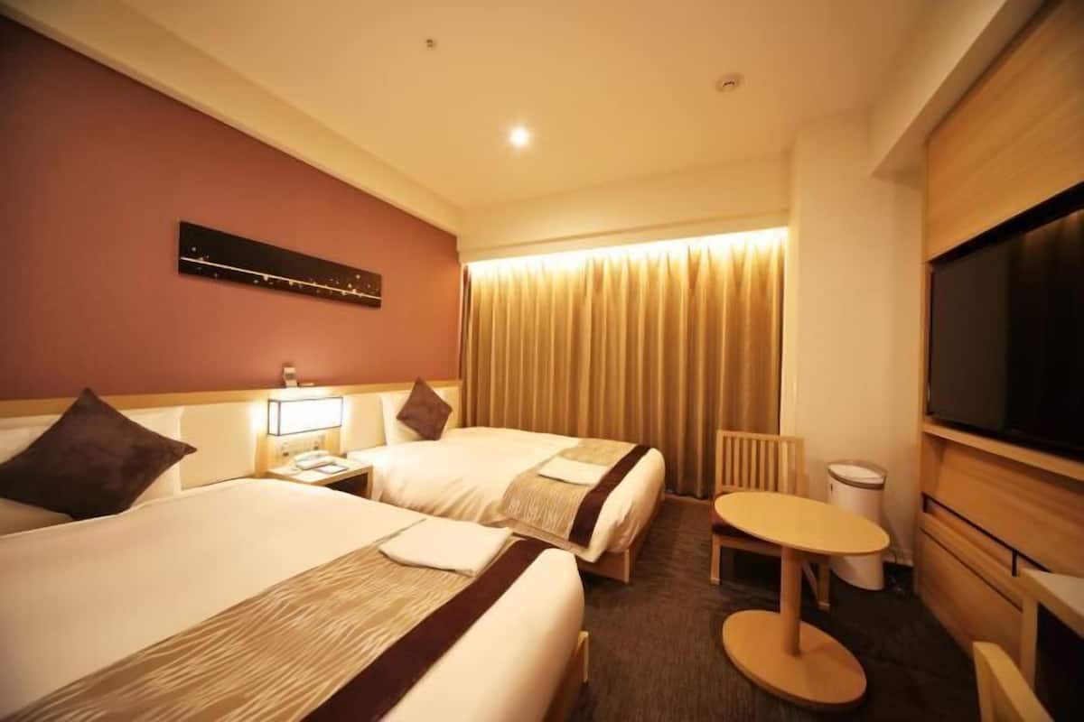Desk, blackout curtains, free WiFi, bed sheets