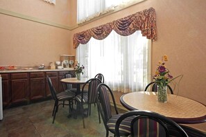 Free daily continental breakfast