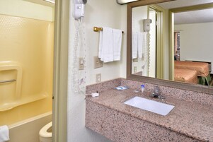 Combined shower/tub, free toiletries, hair dryer, towels