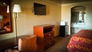 Desk, soundproofing, iron/ironing board, free WiFi