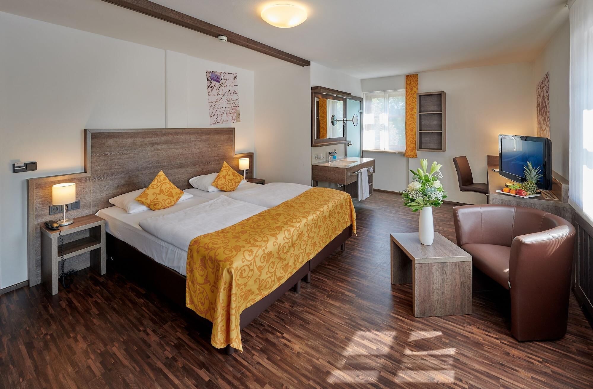 Hypo-allergenic bedding, Select Comfort beds, minibar, in-room safe