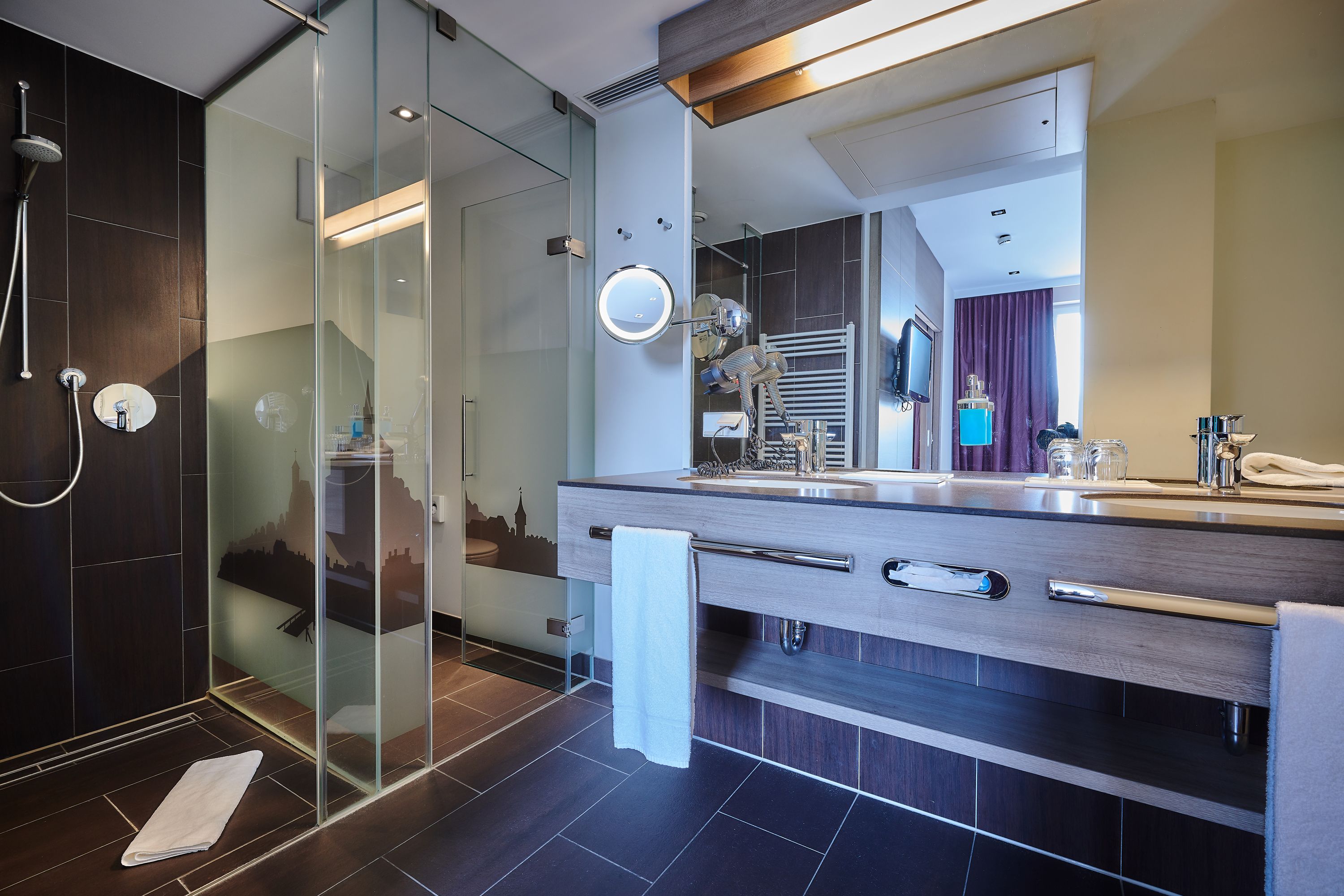 hypo-allergenic bedding, select comfort beds, minibar, in-room safe