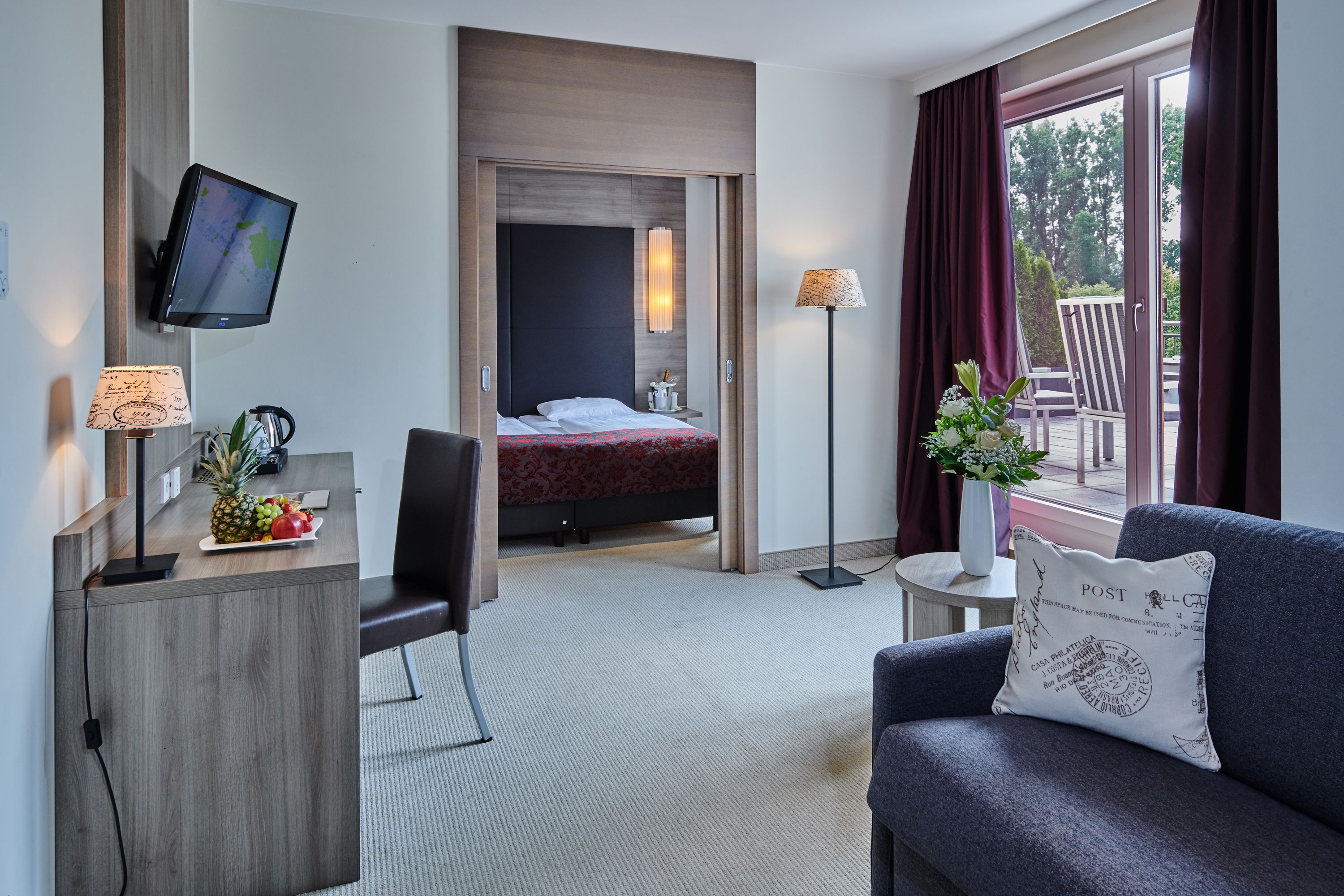 suite | hypo-allergenic bedding, select comfort beds, minibar, in-room safe