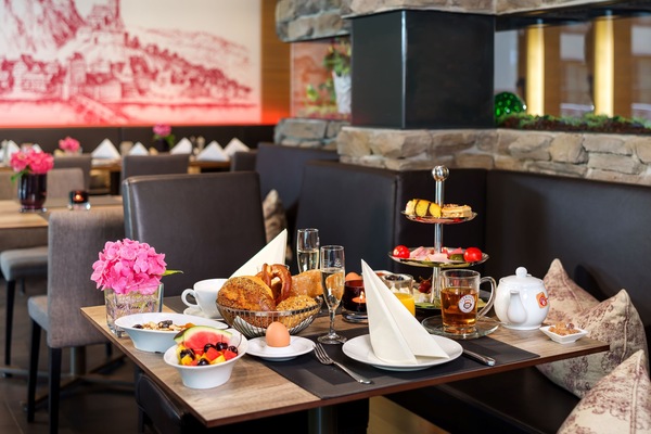 Daily buffet breakfast for a fee