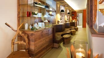 Sauna, baño de vapor, tratamientos corporales y aromaterapia