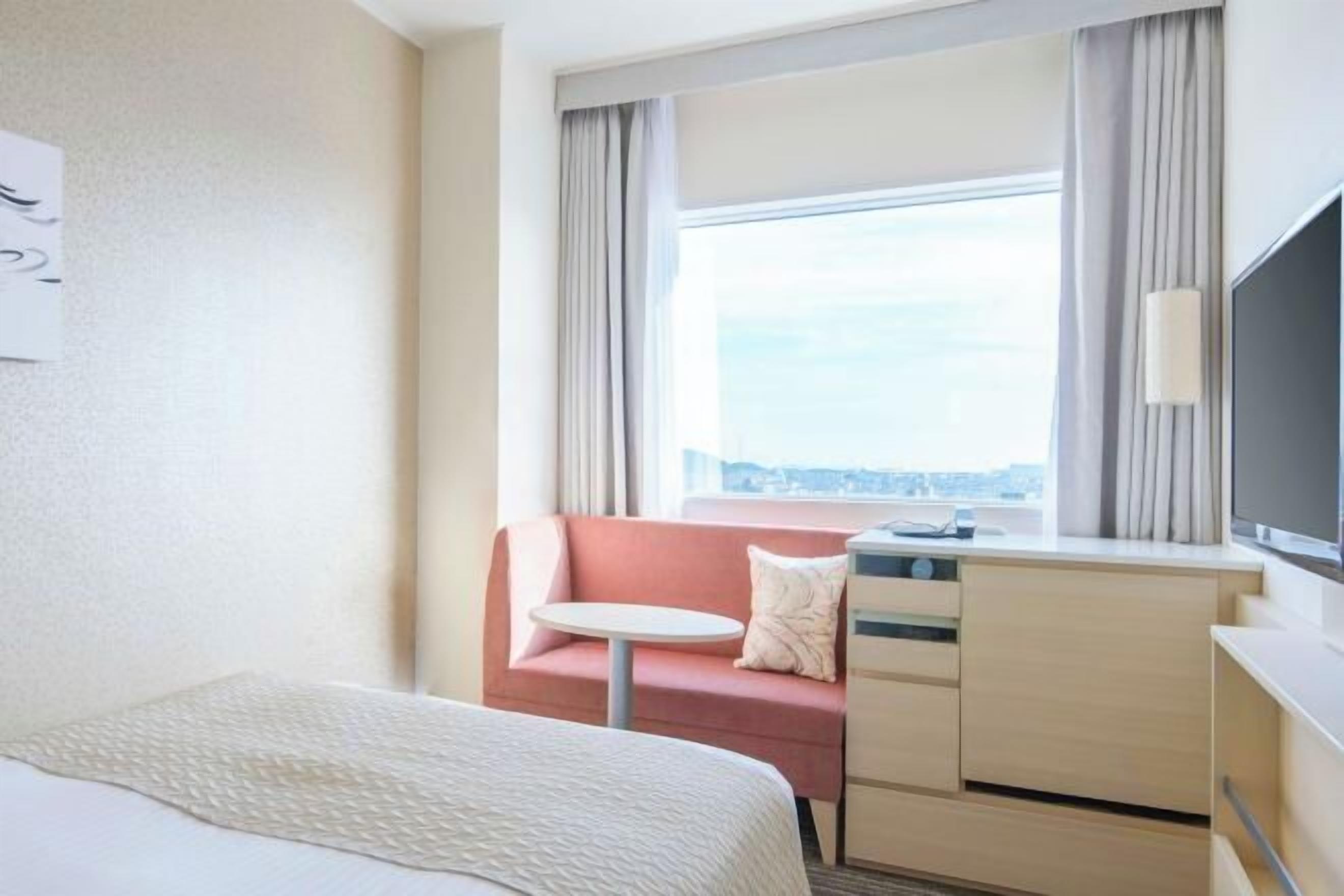 1 ห้องนอน, เครื่องนอนระดับพรีเมียม, ผ้านวมขนเป็ด, ตู้นิรภัยในห้องพัก