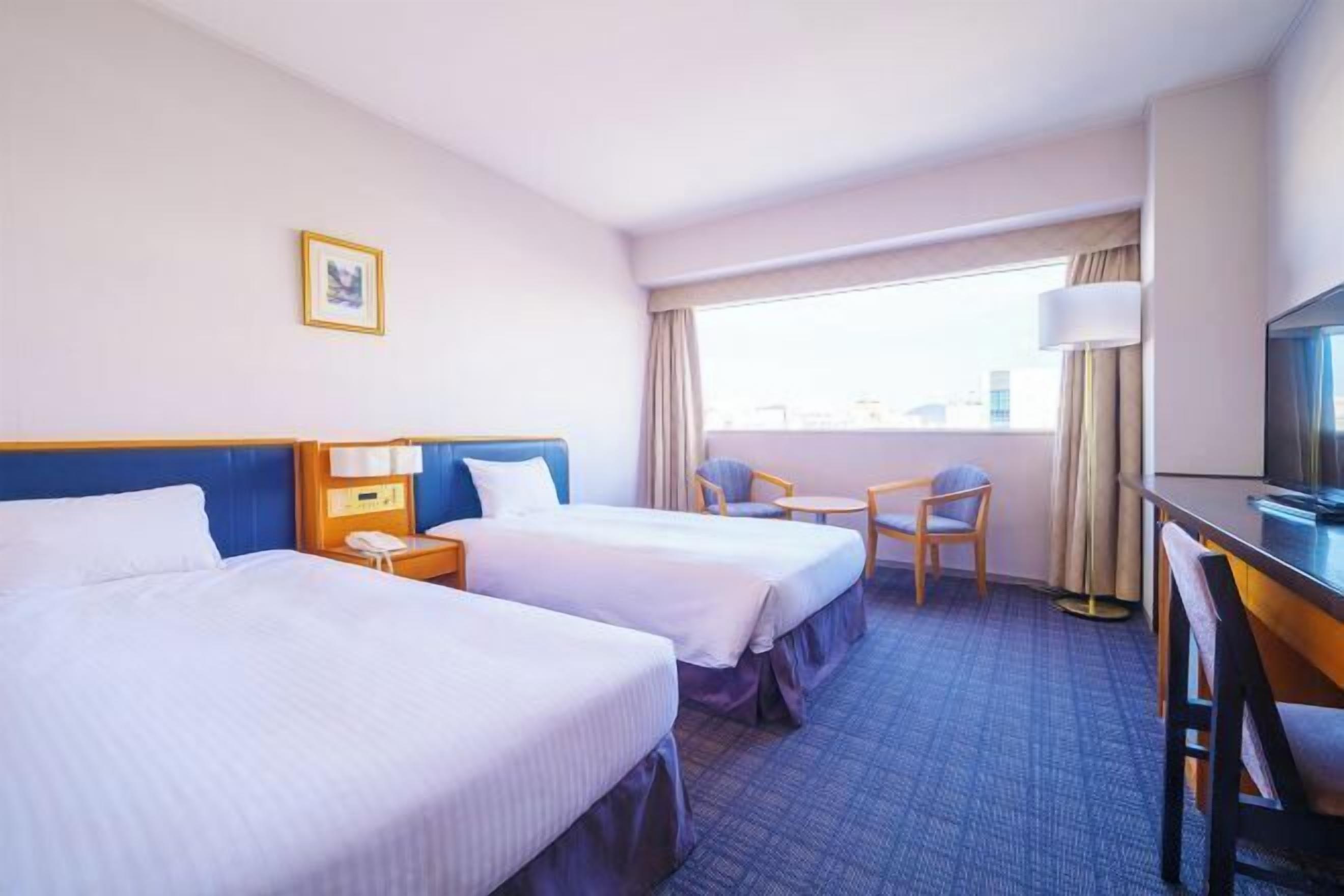 1 sovrum, sängtillbehör av högsta kvalitet och duntäcken