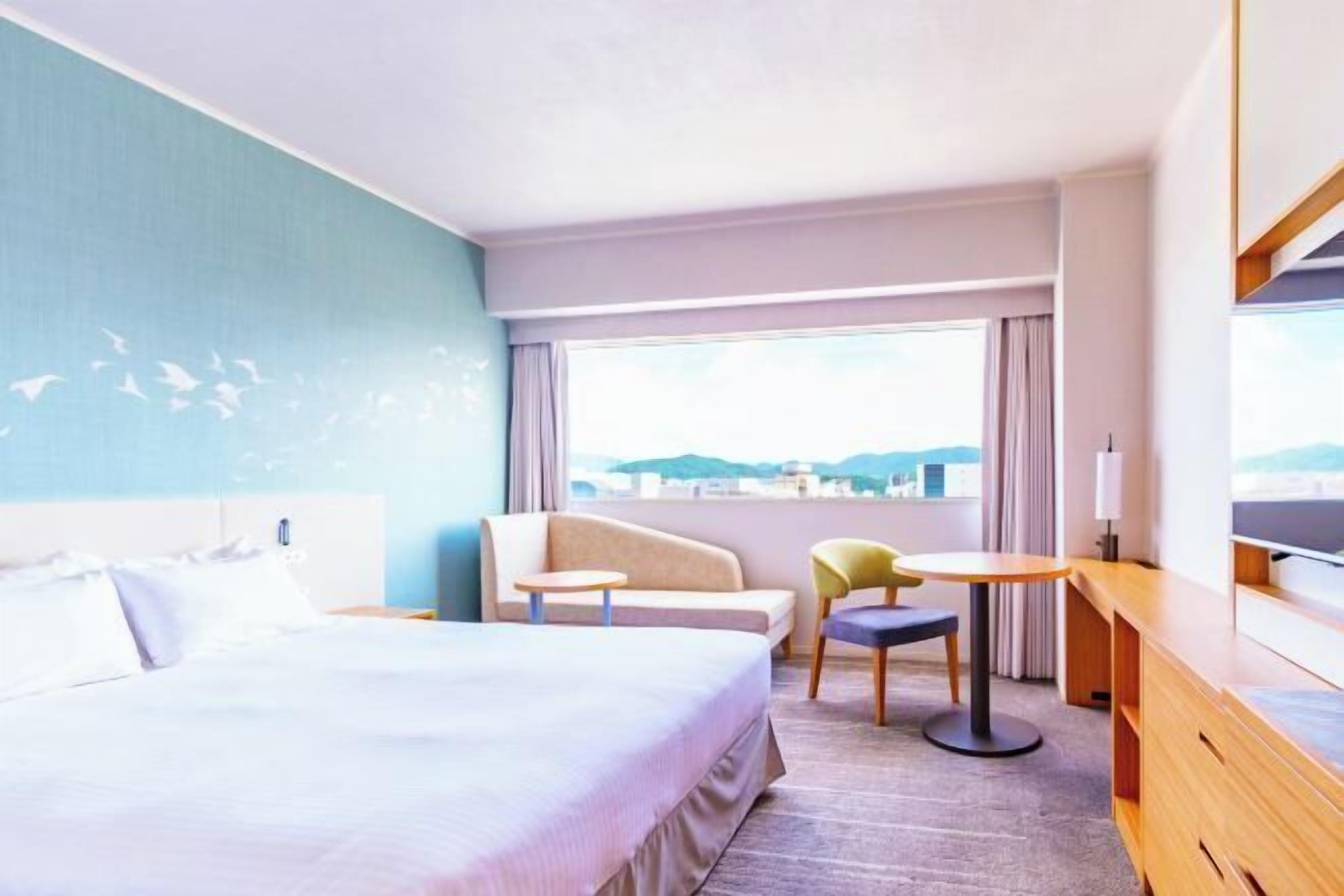 1 sovrum, sängtillbehör av högsta kvalitet och duntäcken