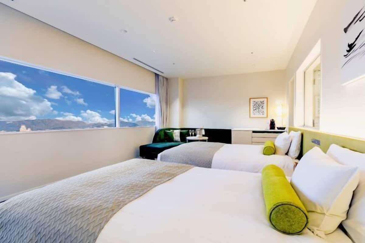 1 bedroom, premium bedding, down comforters, in-room safe