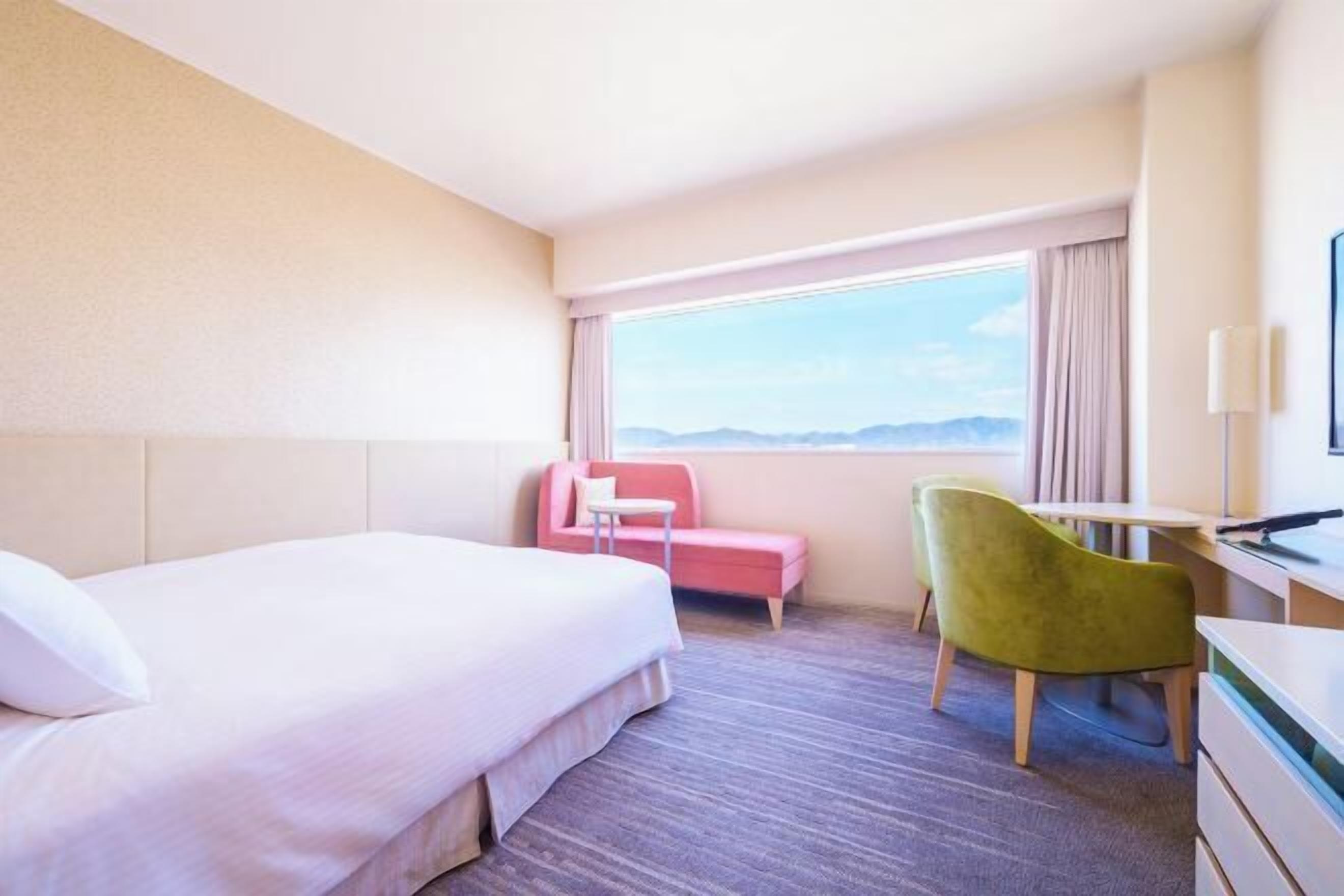 1 sovrum, sängtillbehör av högsta kvalitet och duntäcken