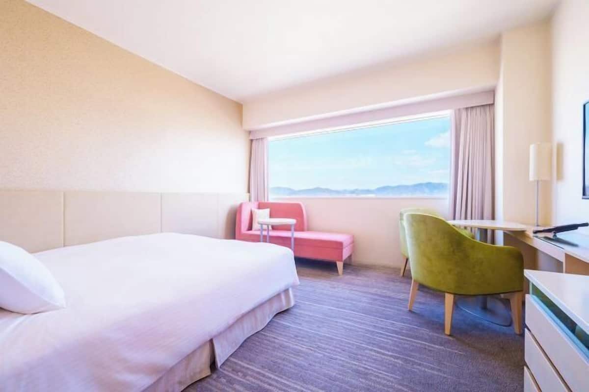 1 sovrum, sÀngtillbehör av högsta kvalitet och duntÀcken