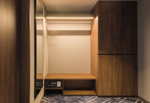 1 bedroom, premium bedding, down comforters, in-room safe