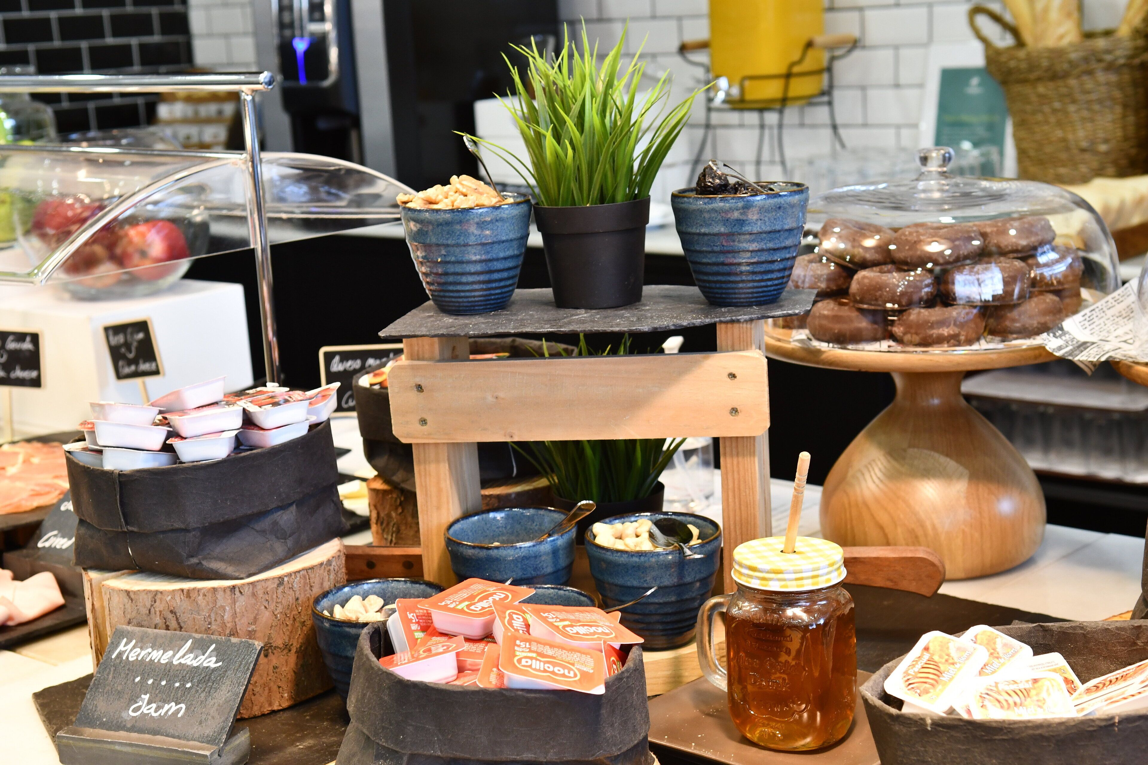 daily buffet breakfast (eur 15 per person)