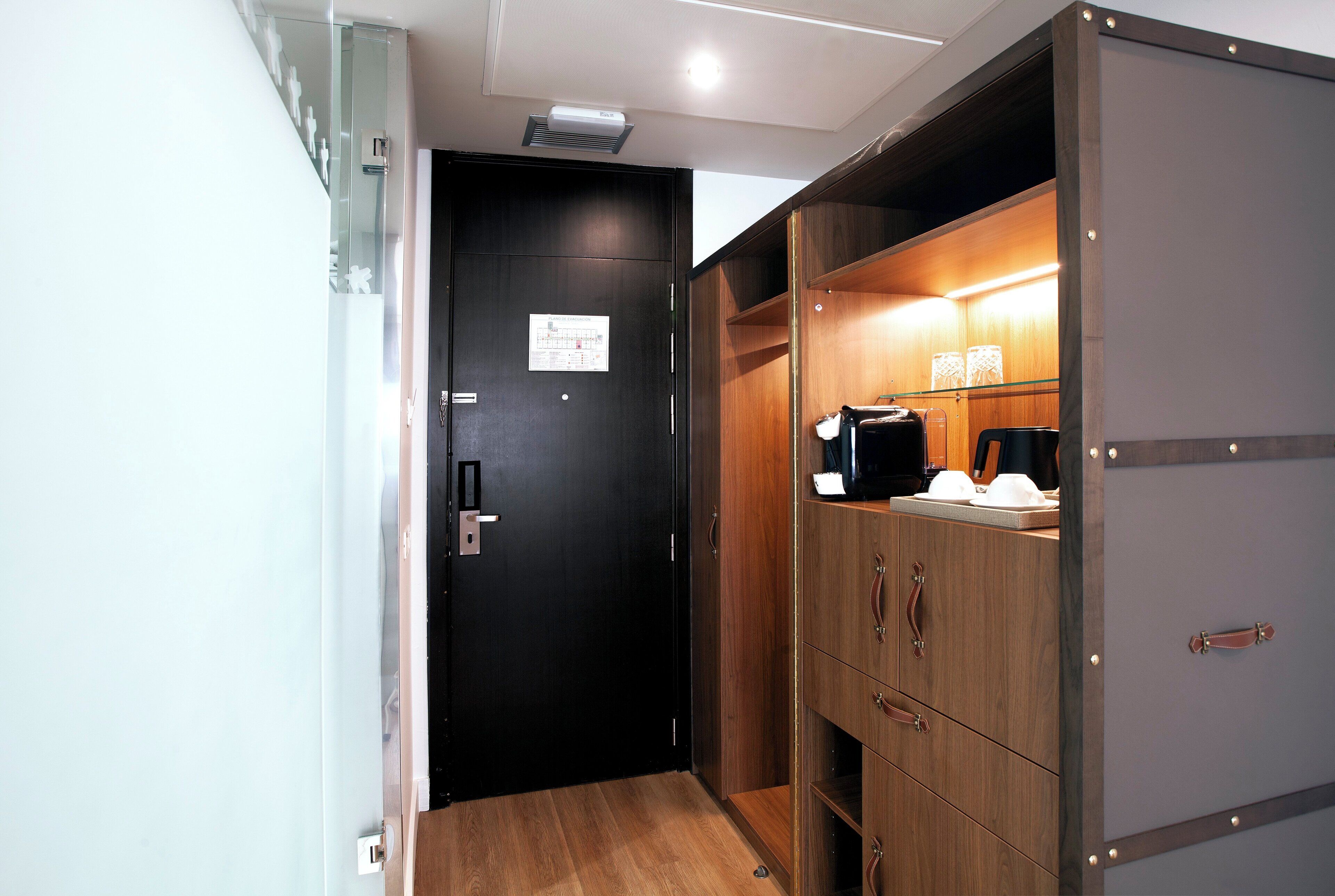 Minibar, una cassaforte in camera, una scrivania, tende oscuranti