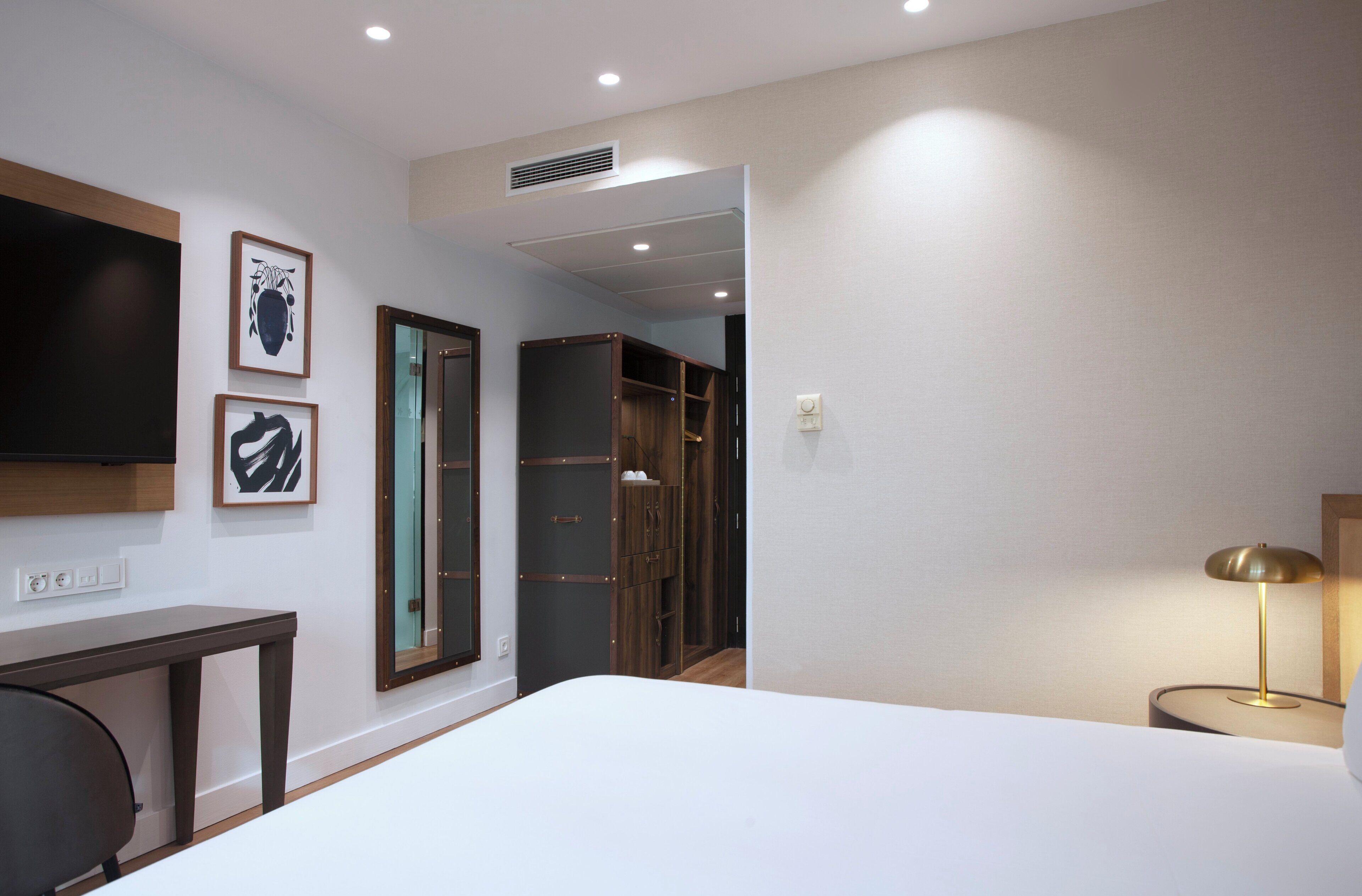 Minibar, una cassaforte in camera, una scrivania, tende oscuranti