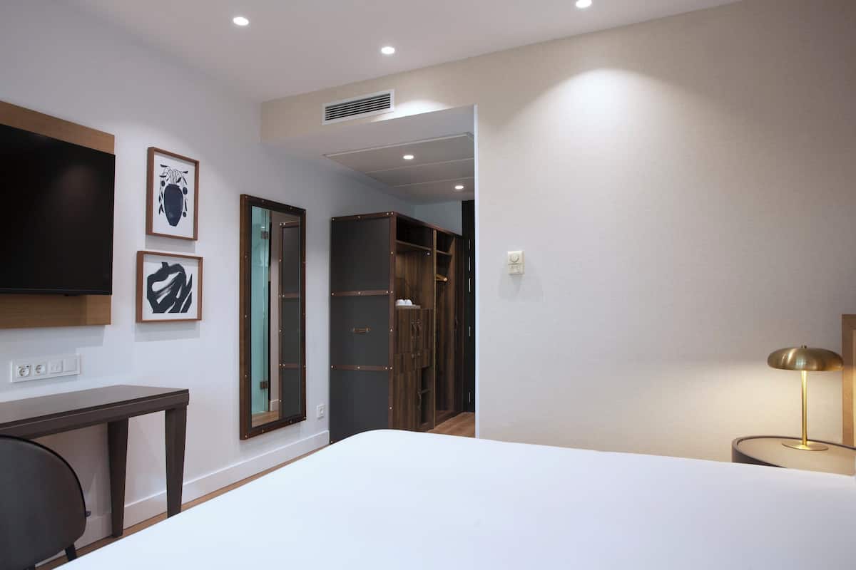 Minibar, in-room safe, desk, blackout curtains