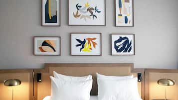 Minibar, caixa forta a l'habitació, escriptori i cortines opaques