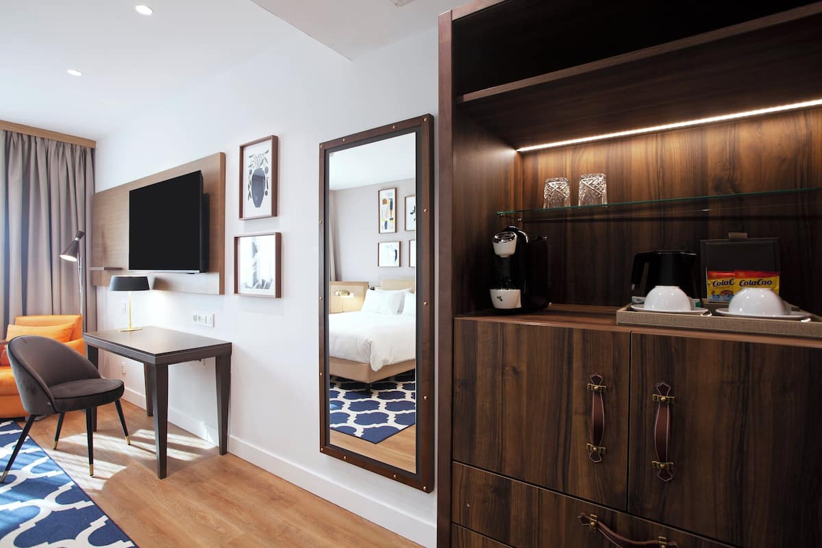 Minibar, in-room safe, desk, blackout curtains