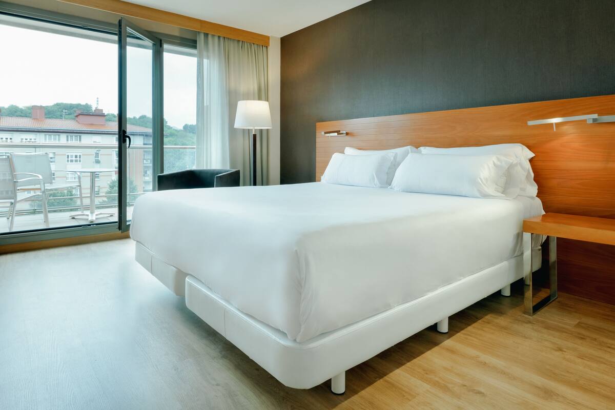 Minibar, in-room safe, desk, soundproofing