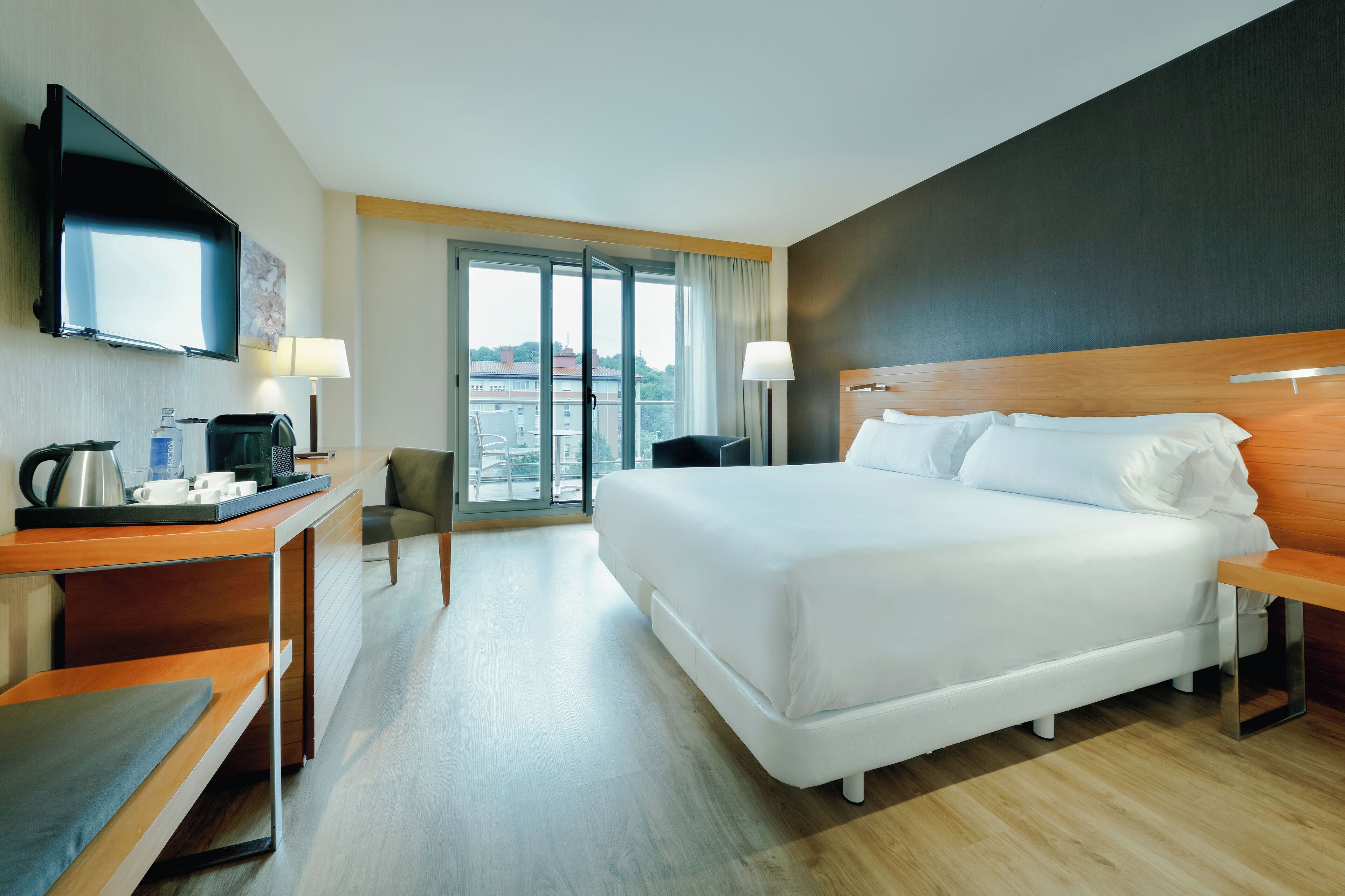 Minibar, coffres-forts dans les chambres, bureau, chambres insonorisées