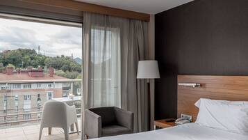 Minibar, caja fuerte, escritorio y sistema de insonorización