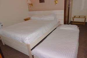 Quarto família | Escrivaninha, ferros/tábuas de passar roupa, Wi-Fi de cortesia