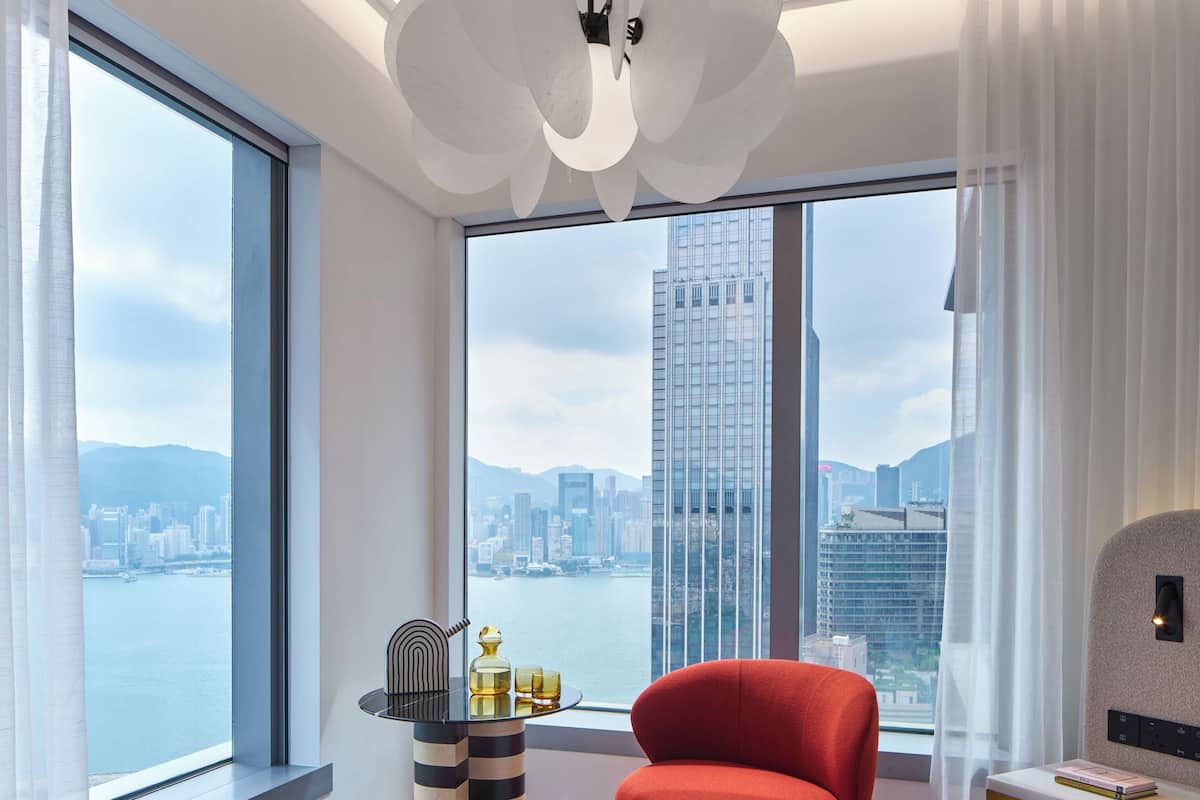 Premier Harbour King | 1 bedroom, minibar, in-room safe, laptop workspace