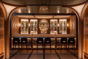 2 restaurants; breakfast, lunch and dinner served  - Mondrian Hong Kong (Kowloon)
