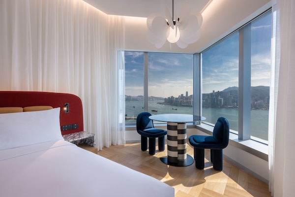 Harbour King Suite | 1 bedroom, minibar, in-room safe, laptop workspace