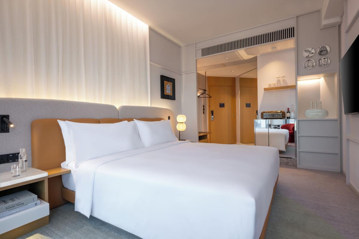 Minibar, in-room safe, laptop workspace, blackout curtains