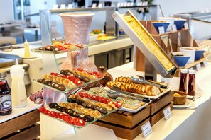 Free daily buffet breakfast