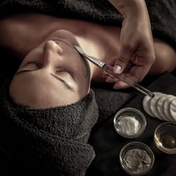 Salas para tratamentos a dois, sauna seca, banheira de hidromassagem