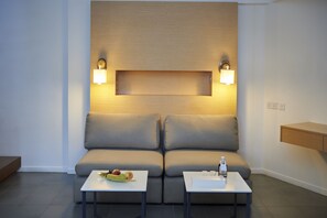 套房 (Duplex) | 高級寢具、迷你吧、客房內保險箱、遮光布/窗簾