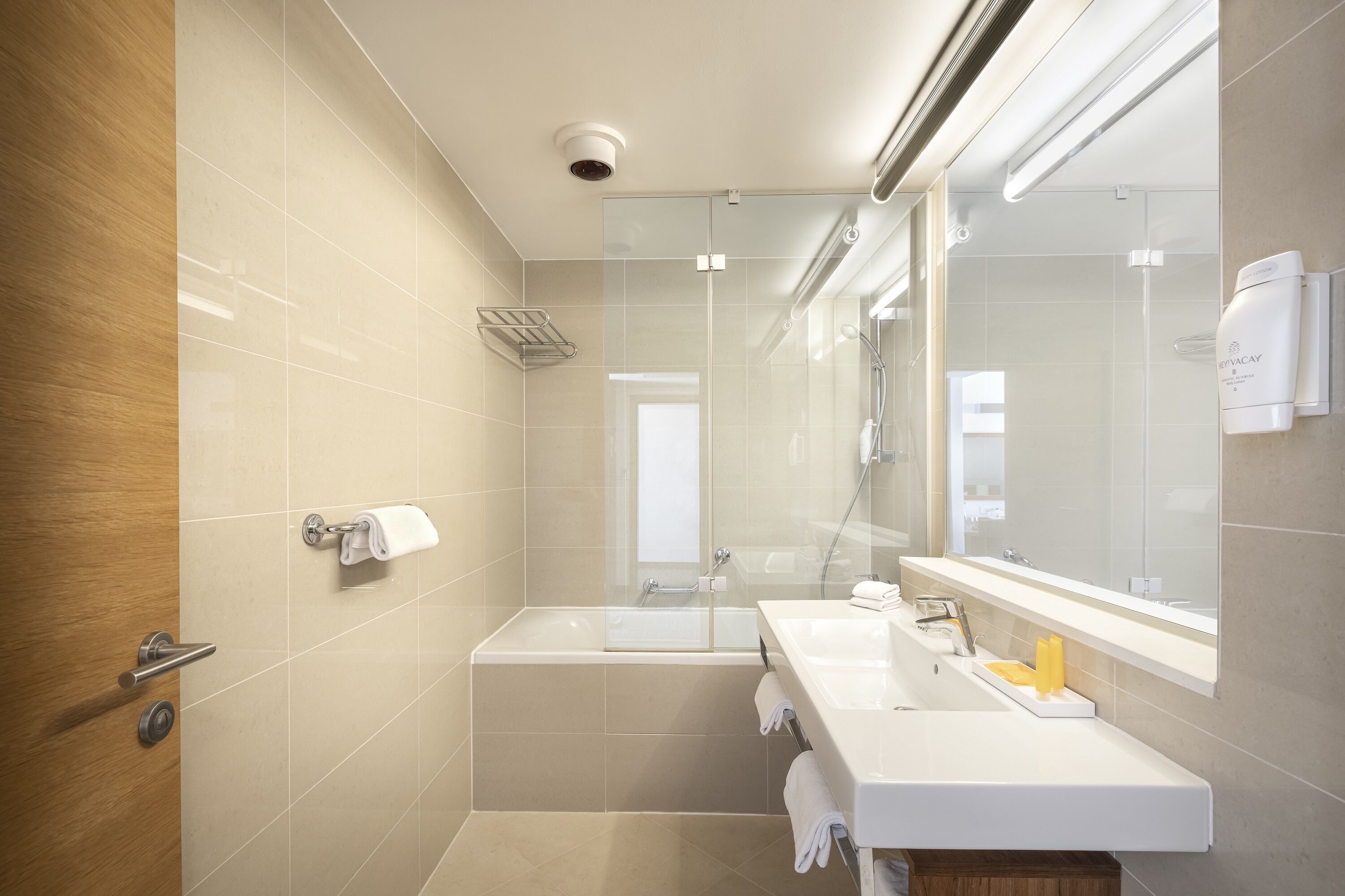 room for 2 seaside - casa sanfior | bathroom | hair dryer, towels