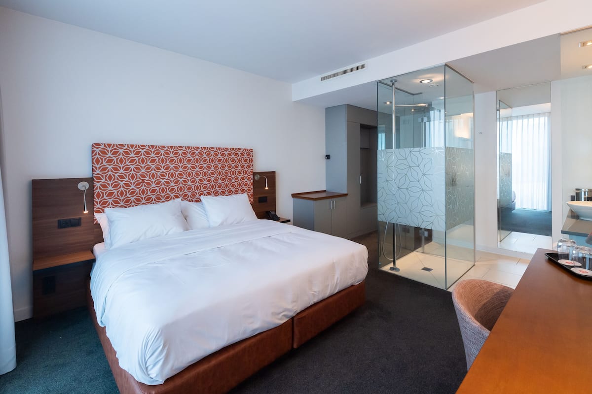 Suite, 1 Bedroom | Hypo-allergenic bedding, Select Comfort beds, minibar, in-room safe